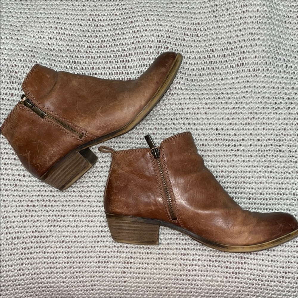 DISTRESSED LEATHER BROWN BOOTIES - Lucky Brand
